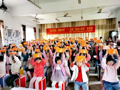 要吃月餅也要學(xué)會保護自己,山(shān)區(qū)孩子收到了特殊中(zhōng)秋禮物(wù)